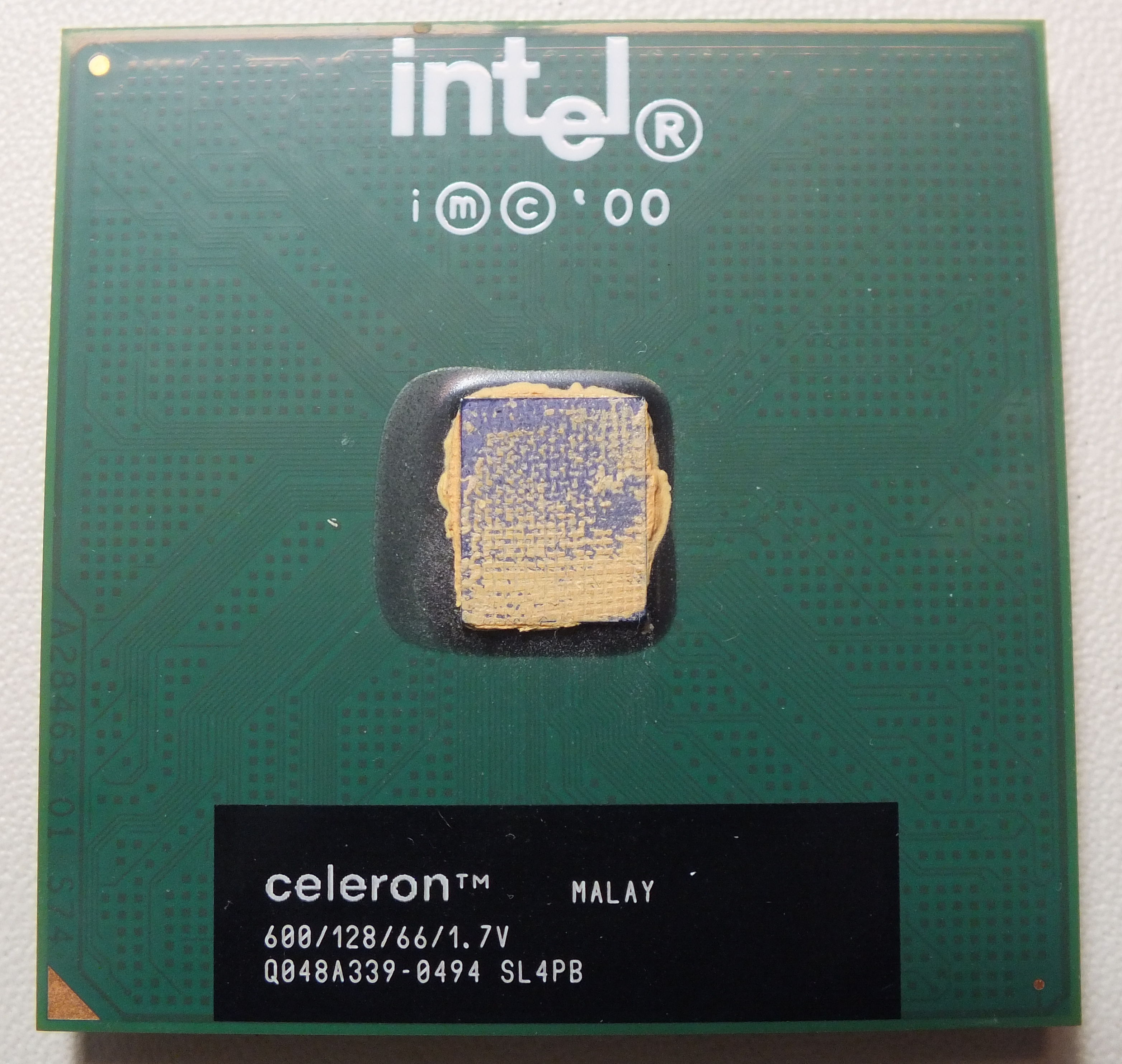 celeron_600_top.jpg celeron_600_top.jpg