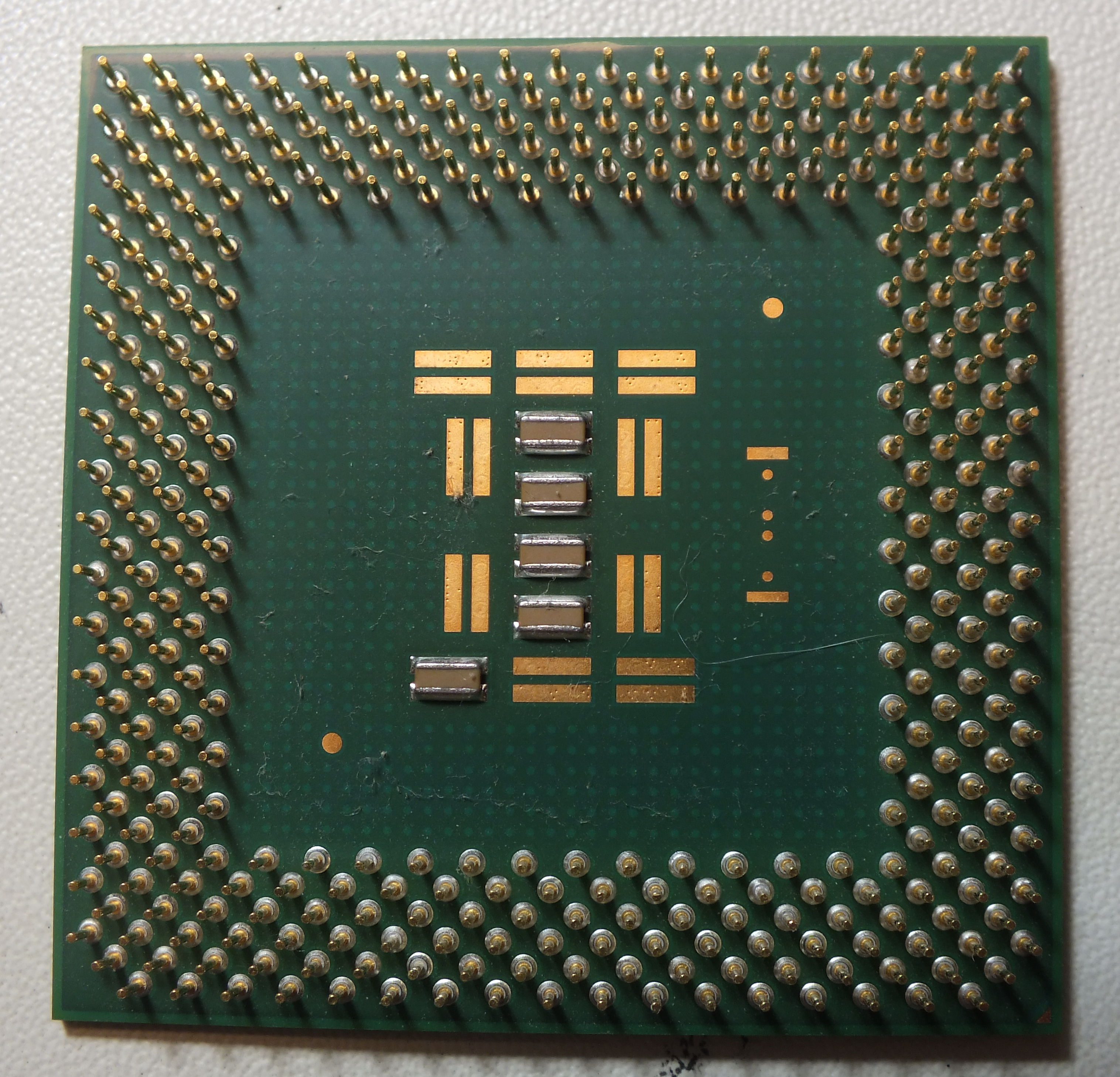 celeron_600_bottom.jpg celeron_600_bottom.jpg